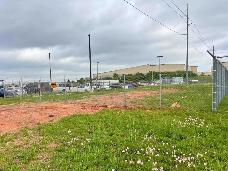 Post-Driven Temporary Fence Installation | Vector Fence Post-driven temporary chain-link fence installed around a commercial site, providing secure and stable perimeter control for a long-term project.